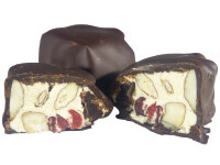 Weißes Nougat mit Cranberry in herber Schokolade